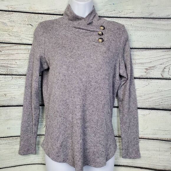 Leo & Nicole Medium Gray Ribbed Knit Asymmetrical Button Pullover Sweater USA - Picture 1 of 7